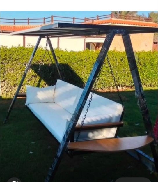 صورة garden-metal-swing-with-padded-sofa